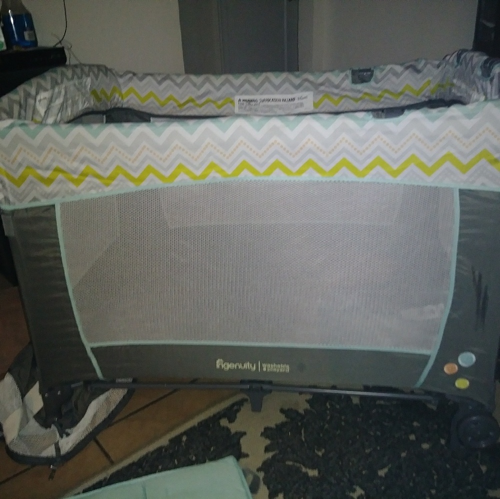 Pac n play washable play yard